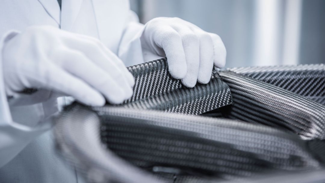 Carbon Fibre Wheels Bid For Mainstream Scale Carbon Fibre Wheels Bid For Mainstream Scale