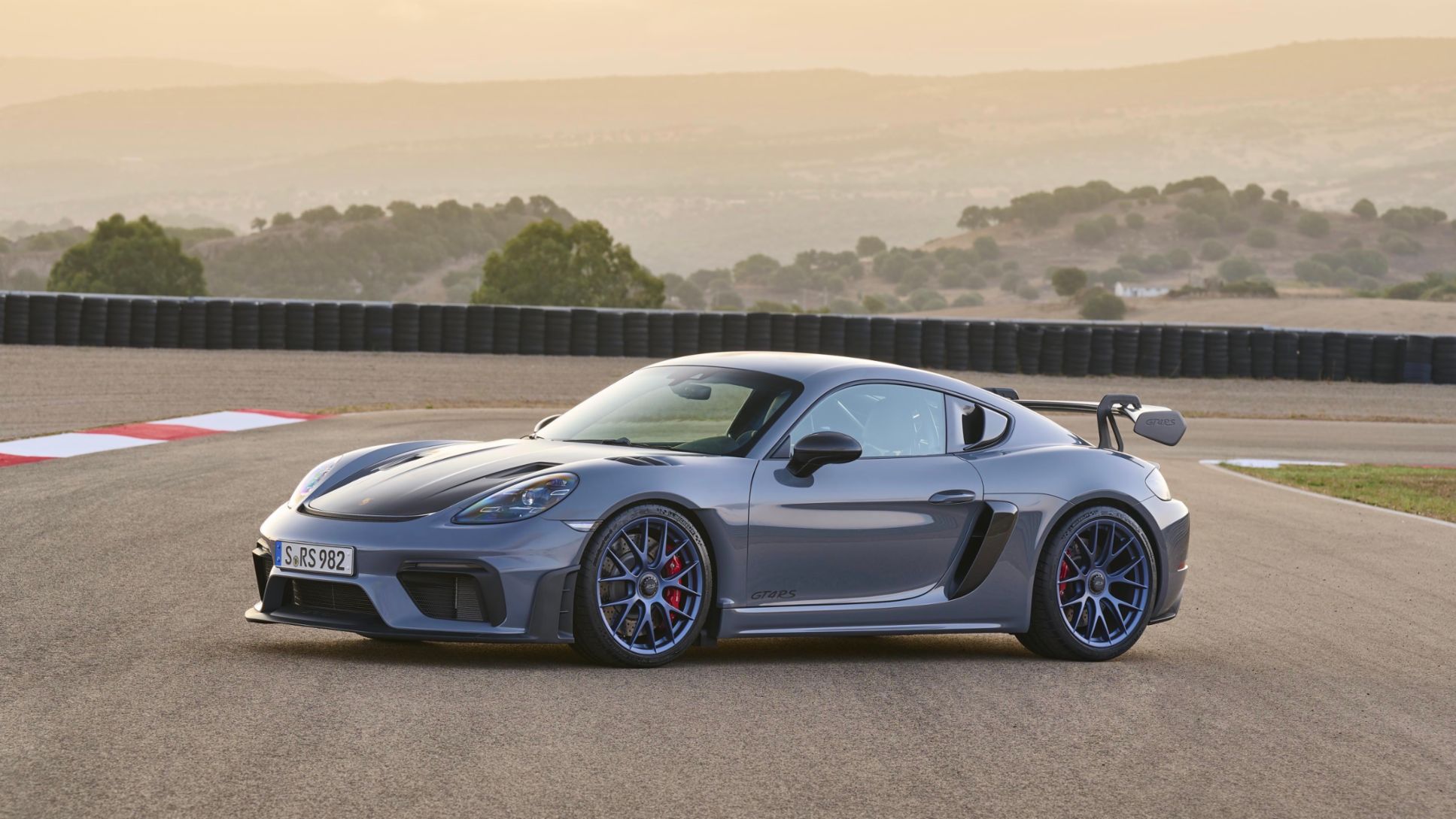 The new Porsche 718 Cayman GT4 RS The new Porsche 718 Cayman GT4 RS